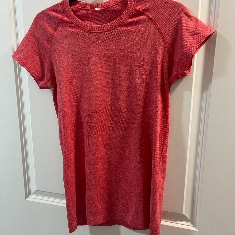 Lululemon Swiftly Tech Crew Women's Red Short Sleeve  Top Size 8